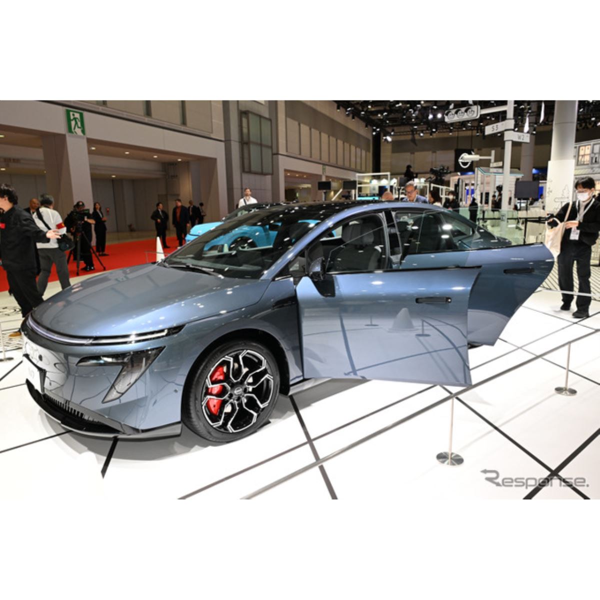 日産の新型セダンが「コスパ最強」と話題に！ モビショーで公開後