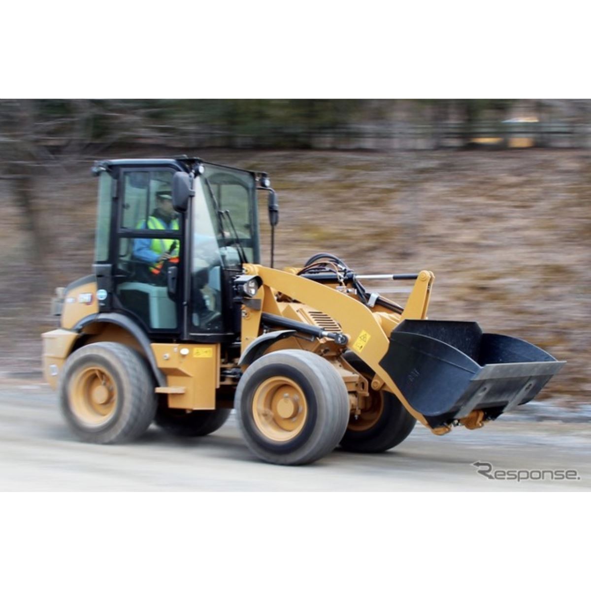 高速走行仕様 ミニホイールローダーが登場!! Cat『903』に追加設定