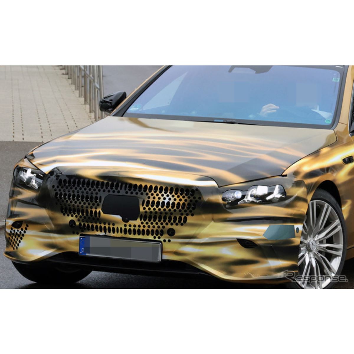 カモフラもすごいが車内も衝撃!? 最新メルセデスベンツ『Sクラス』は