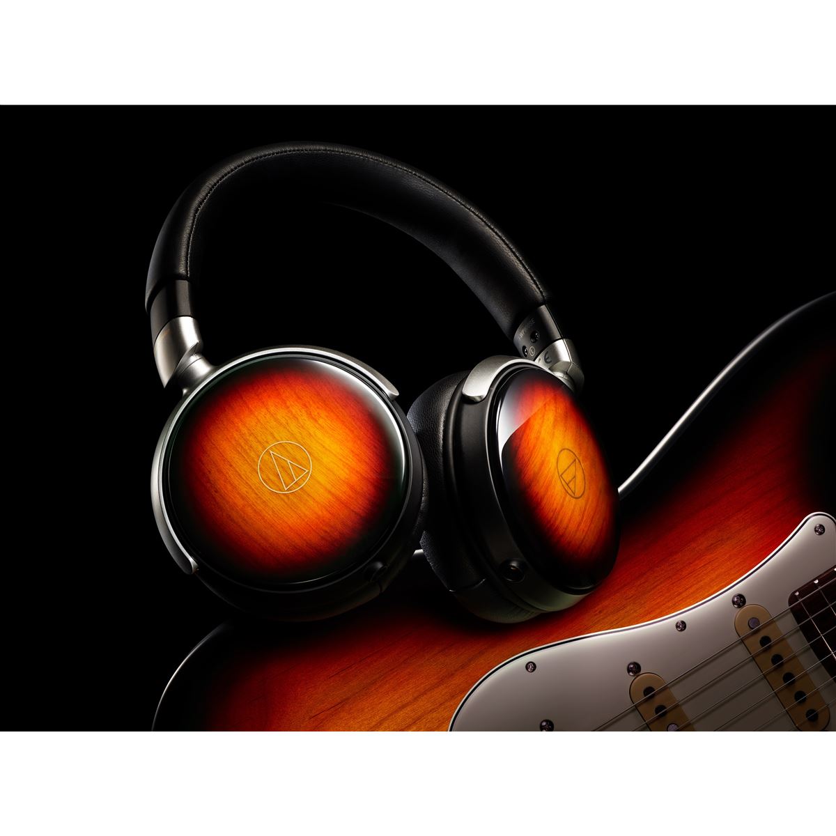 オーディオテクニカ、国内名門ギターメーカーの職人技を投入したウッド