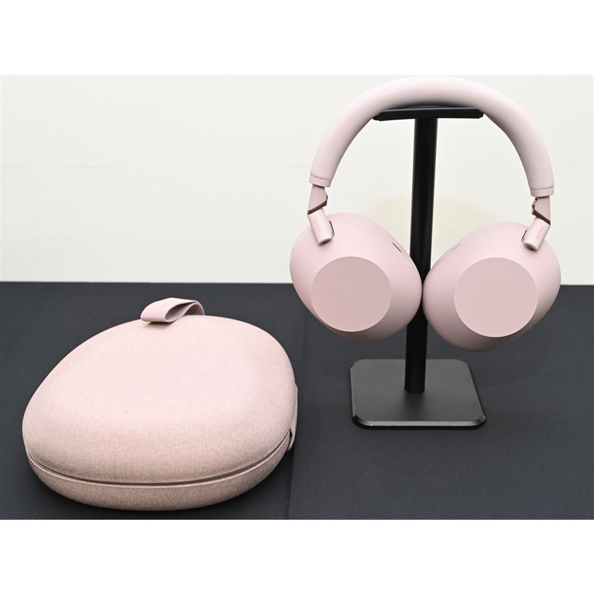 ソニー、ノイキャンヘッドホン「WH-1000XM6」に新色「サンドピンク」を