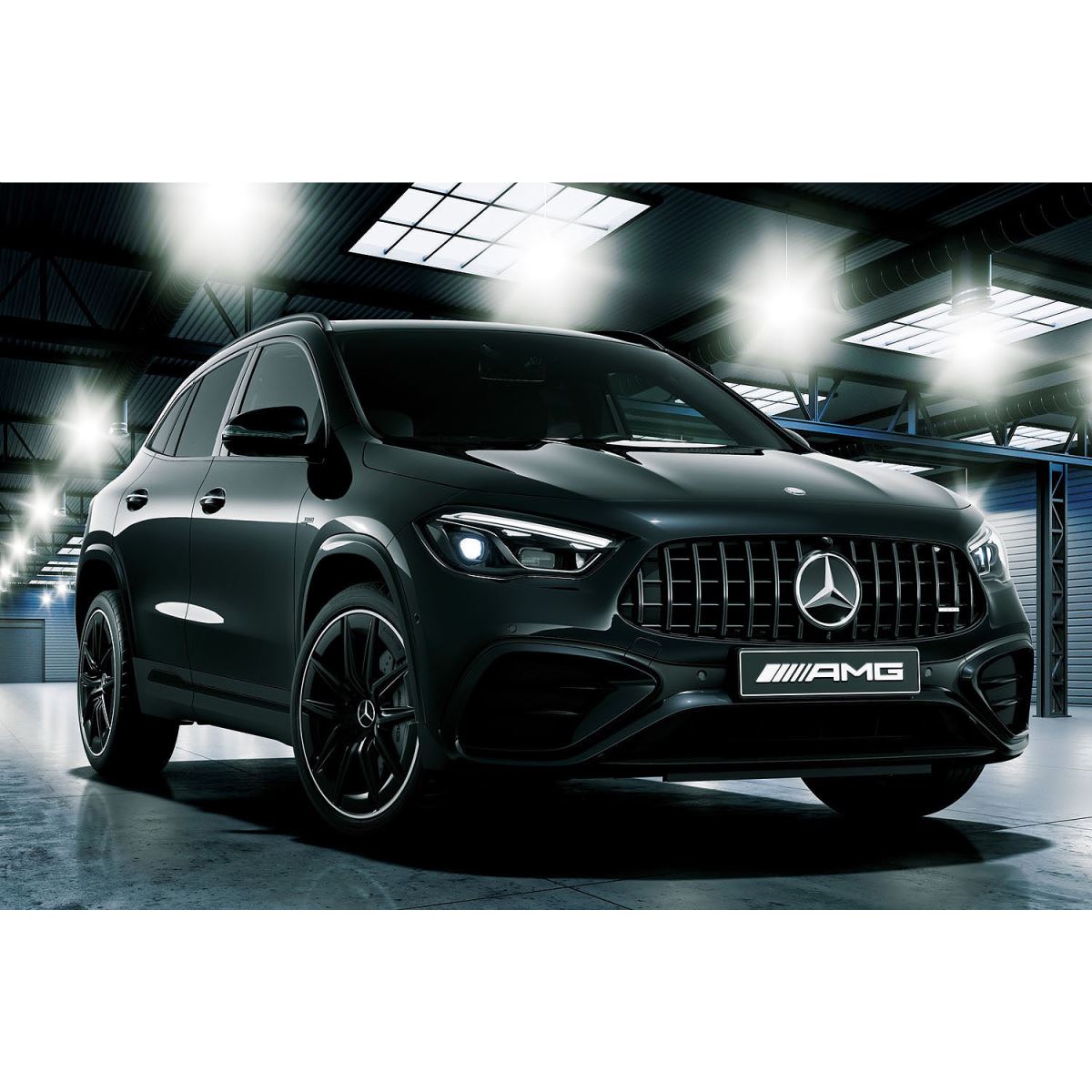 ブラックでドレスアップした限定車「メルセデスAMG GLA35 4MATIC