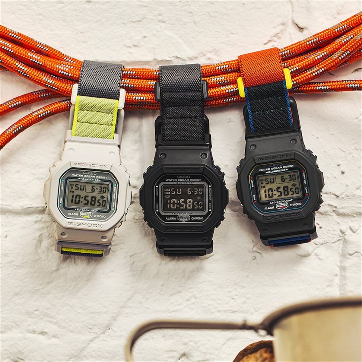 カシオ、高伸縮クロスバンドと磁石式バックルを採用したG-SHOCK「DW