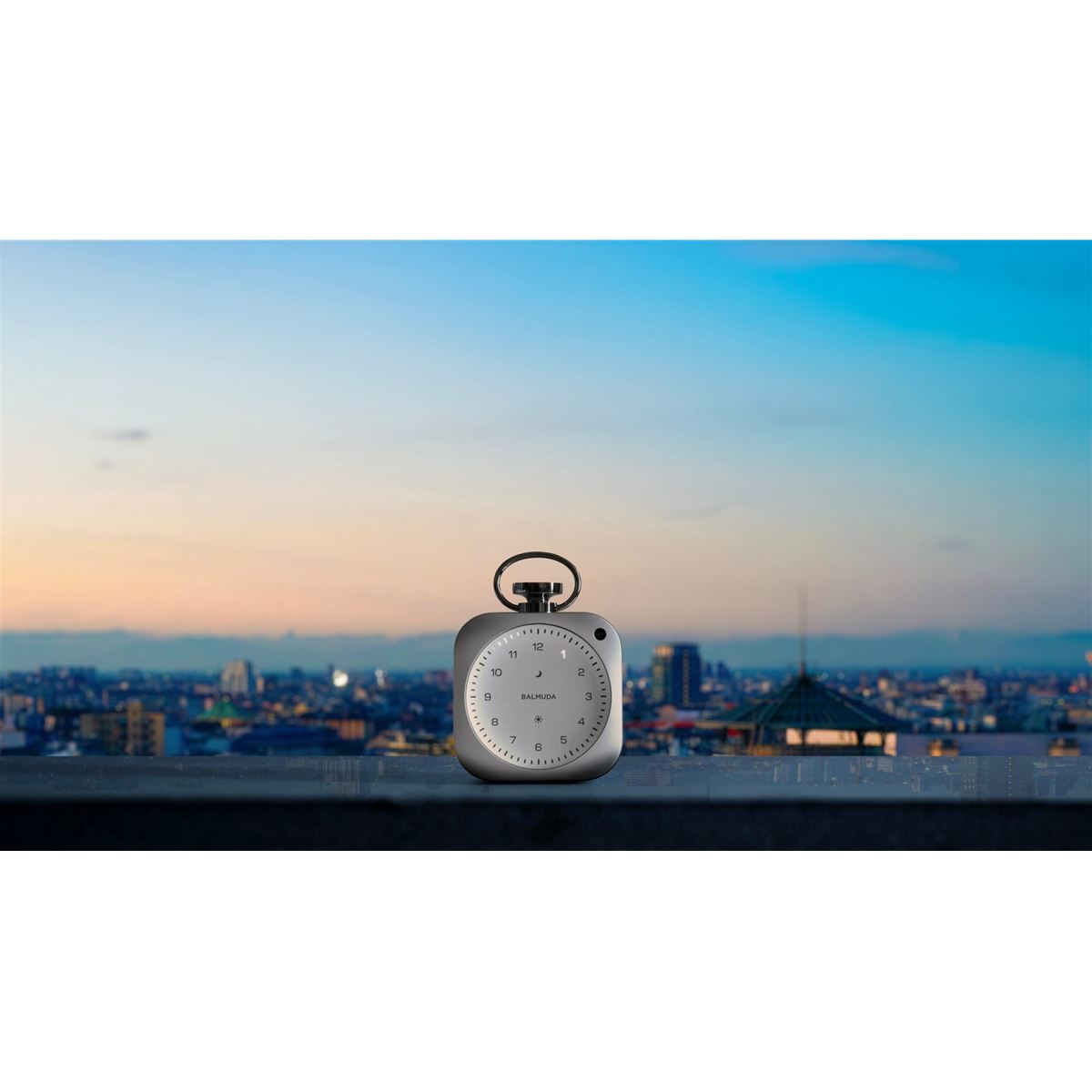 バルミューダ、スマホと連携する手のひらサイズの時計「The Clock（ザ