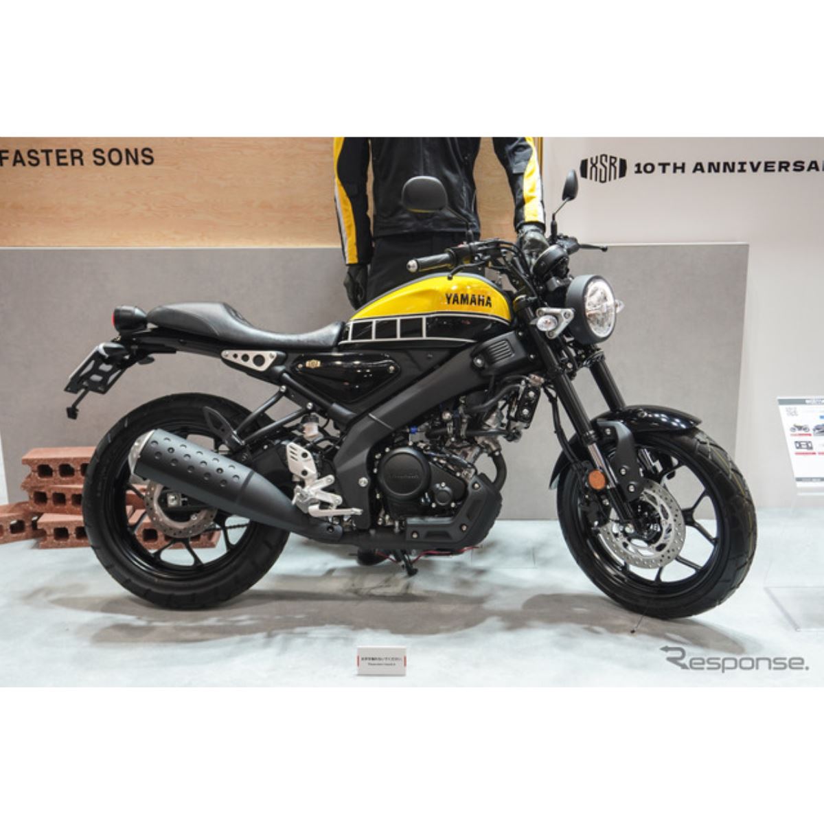 YAMAHA XSR155 銀 エンジン始動動画 自賠責保険で乗れます 半額配送キャンペーン 期間限定 現状渡し諸経費￥0- 横浜 P-Yard この色ほしい…」 ヤマハXSR155 ダークネイビーブルー登場、可変バルブ