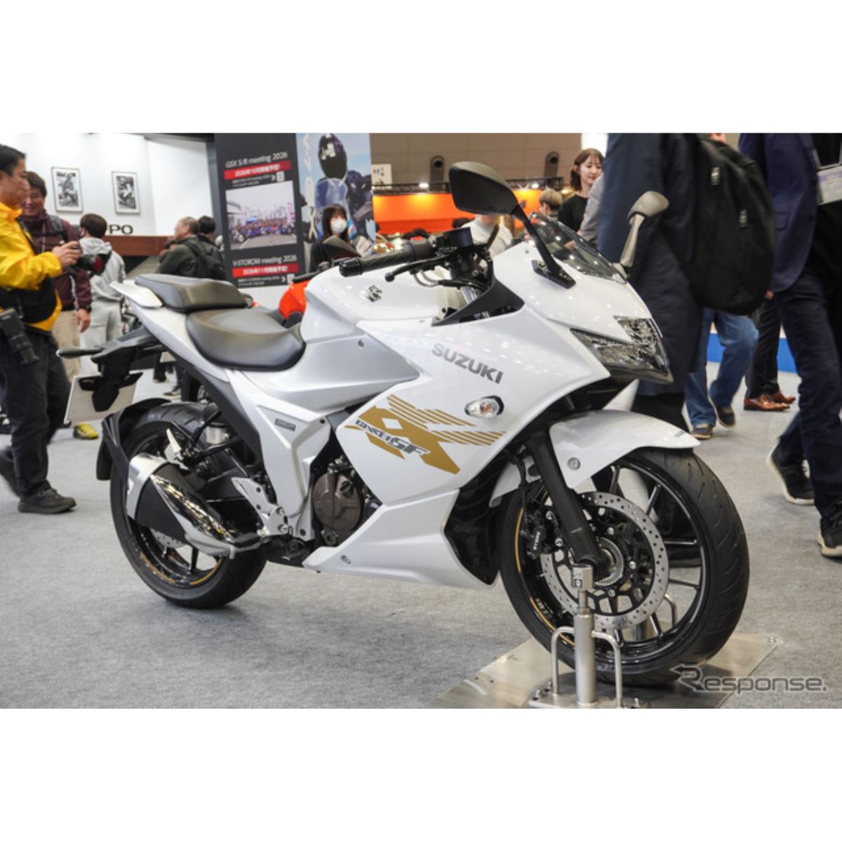 パールホワイト＆シルバーが美しすぎる…話題のスズキ『ジクサーSF250