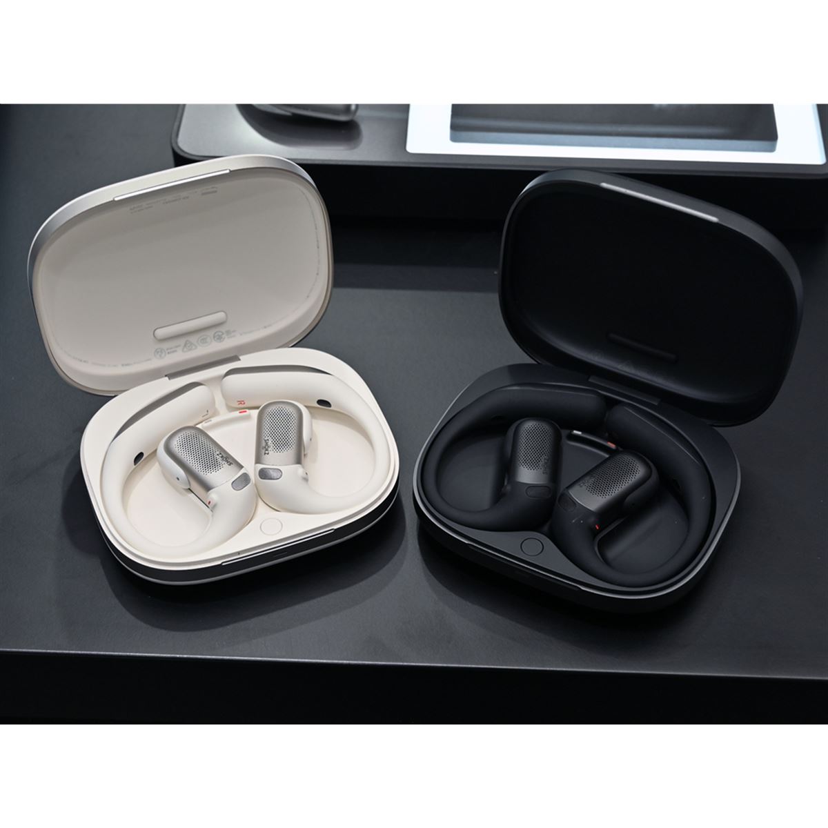 Shokz Openfit 箱有り 付属品有り Shokz、周囲のノイズを抑制するフォーカスモードを搭載したオープン