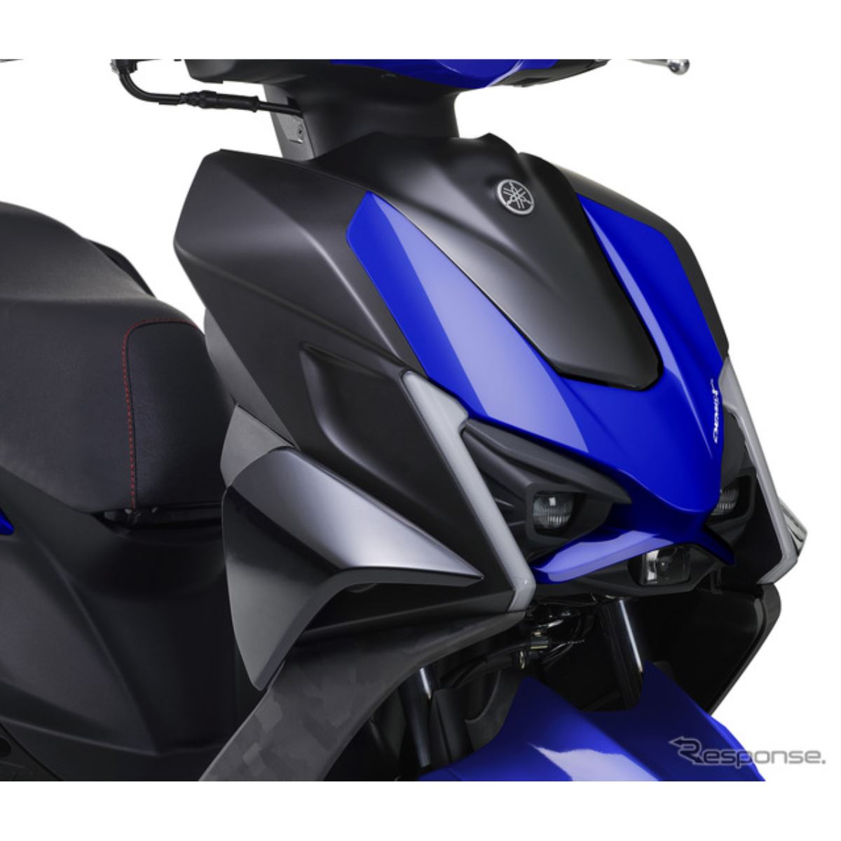 ヤマハの新型125ccスポーツスクーター『シグナスX』専用アクセ登場