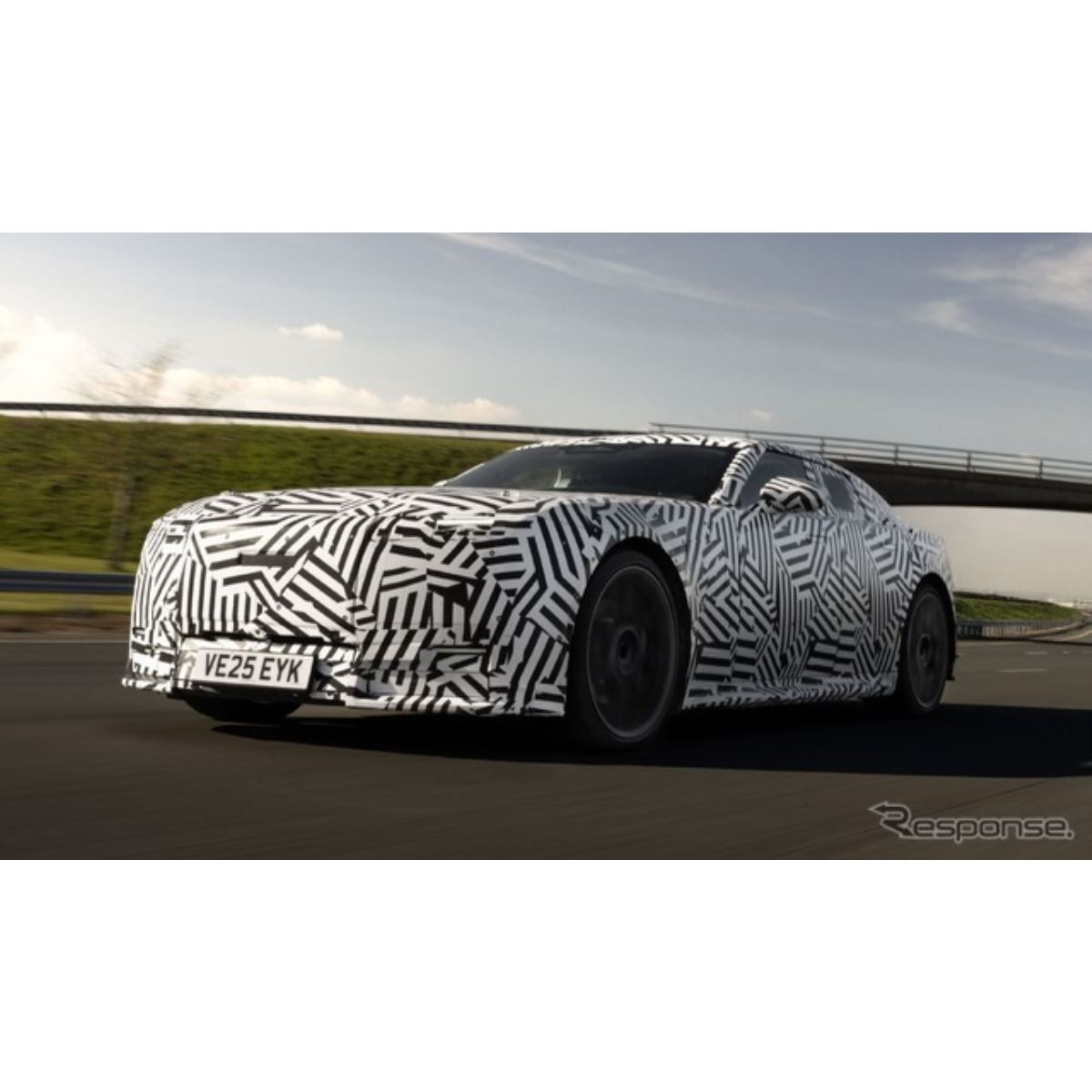 新生ジャガー、新型4ドアGTの車名を「Type 01」と発表…3モーターで1000