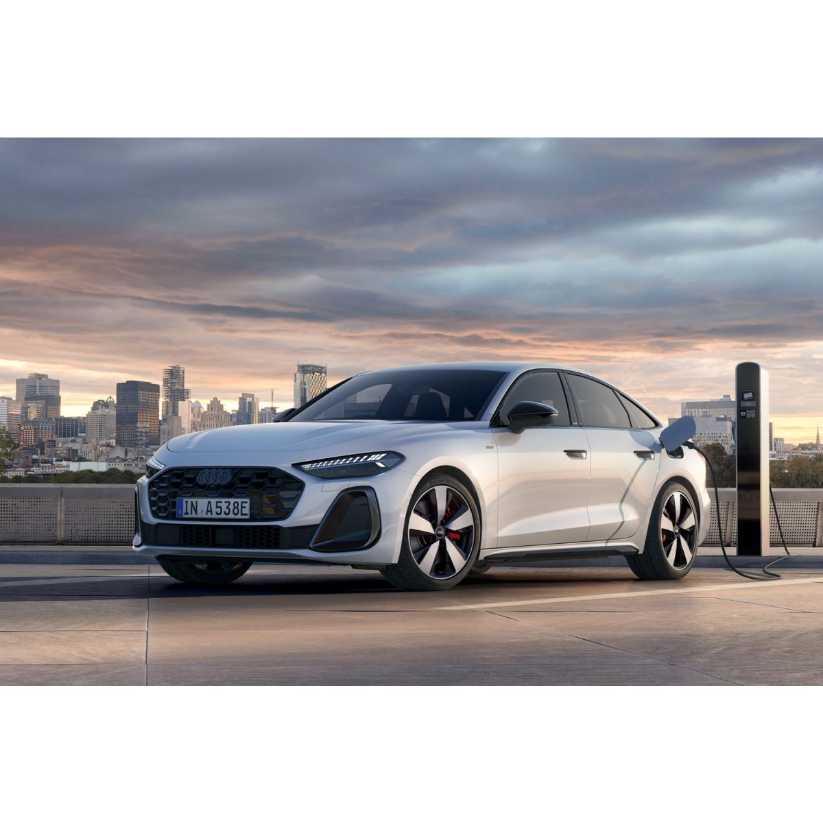 アウディの新型「A5／A5アバント」にシリーズ初のプラグイン