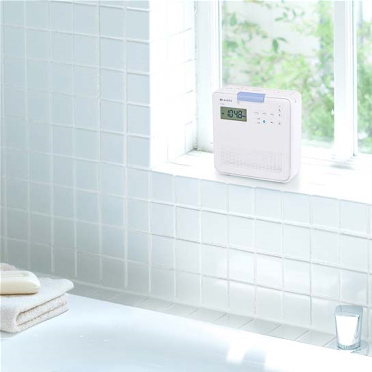 東芝、防水やBluetooth送受信機能を採用したCDラジオ「AX-CRB60