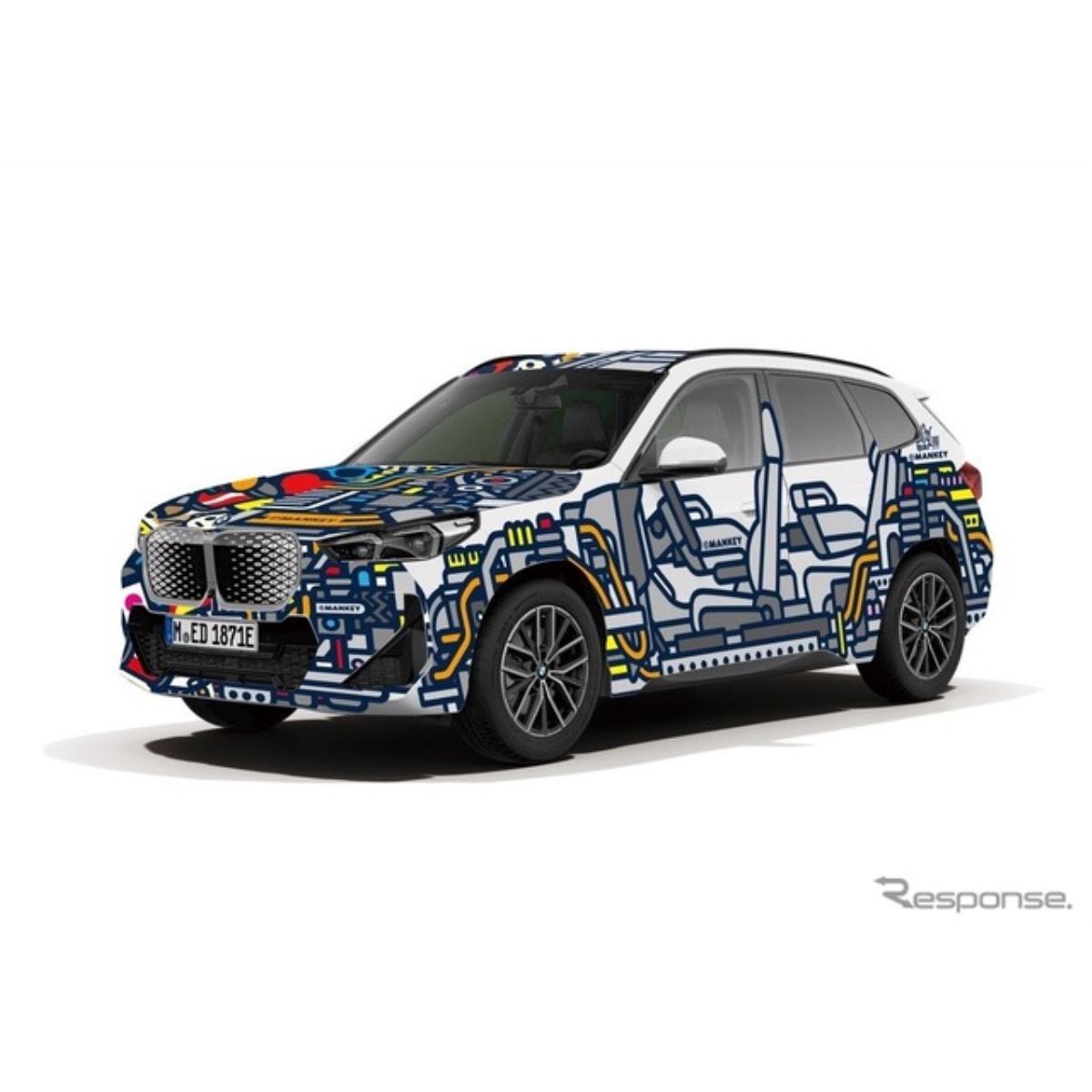 BMW『iX1』をラッピング展示、麻布台ヒルズで「歓び」テーマに - 価格.com