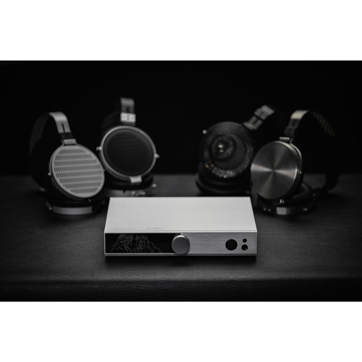 MOONDROP、S.M.S.LとコラボレーションしたDAC/ヘッドホンアンプ「DHA15