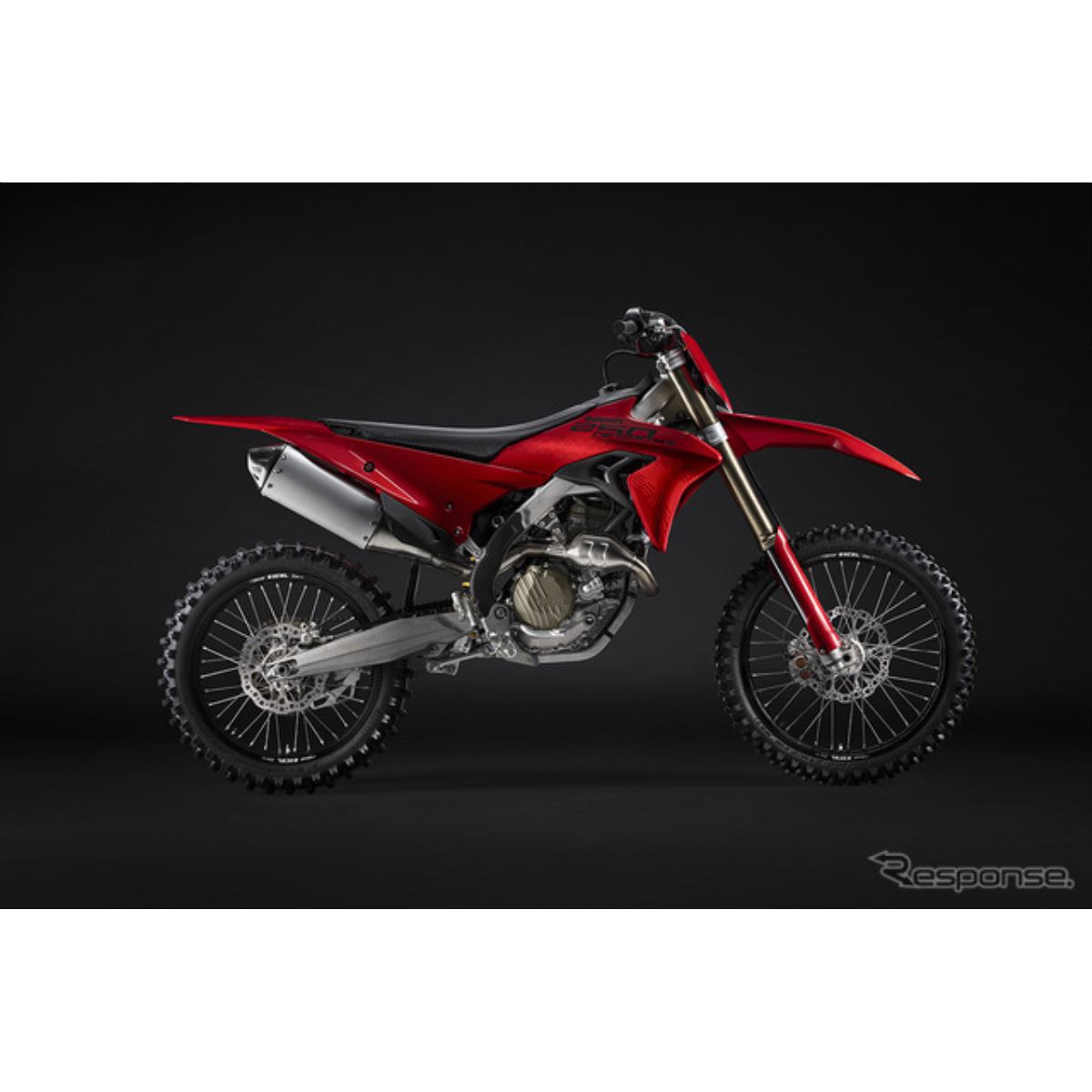 103kgで44.5PSはエグイ」ドゥカティの新型モトクロッサー『デスモ250