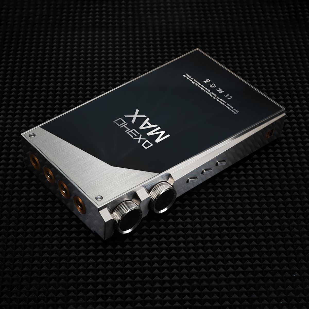 iBasso、チタニウム筐体を採用した世界688台限定のリミテッドフラッグ