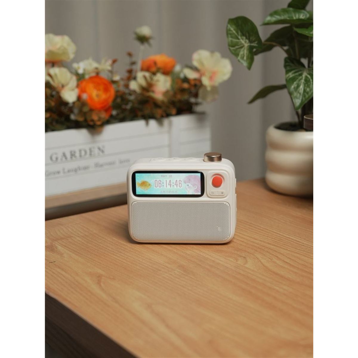 Divoom、レトロカセット風デザインのポータブルBluetoothスピーカー