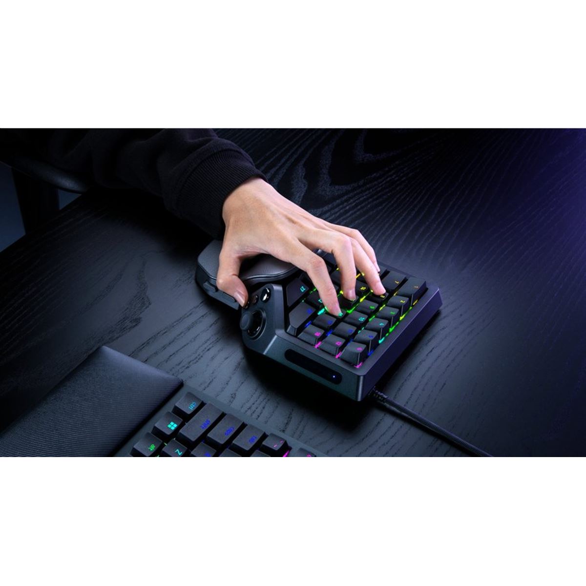 Razer、8000Hz対応のゲーミングキーパッド「Razer Tartarus V2 Pro