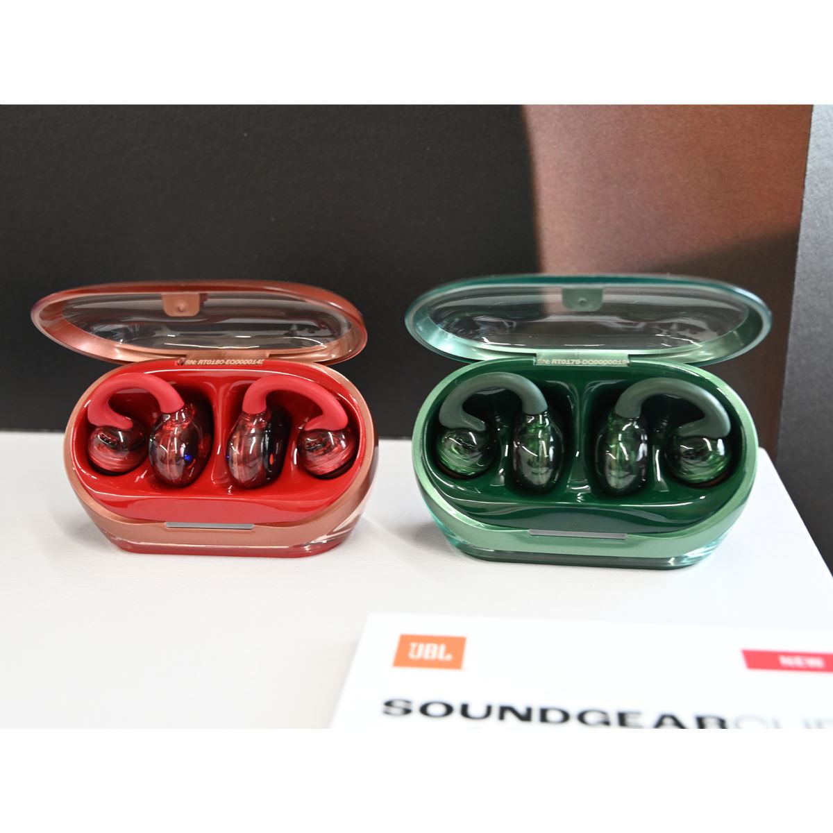 JBL、イヤーカフ型完全ワイヤレスイヤホン「Soundgear Clips」に新色2