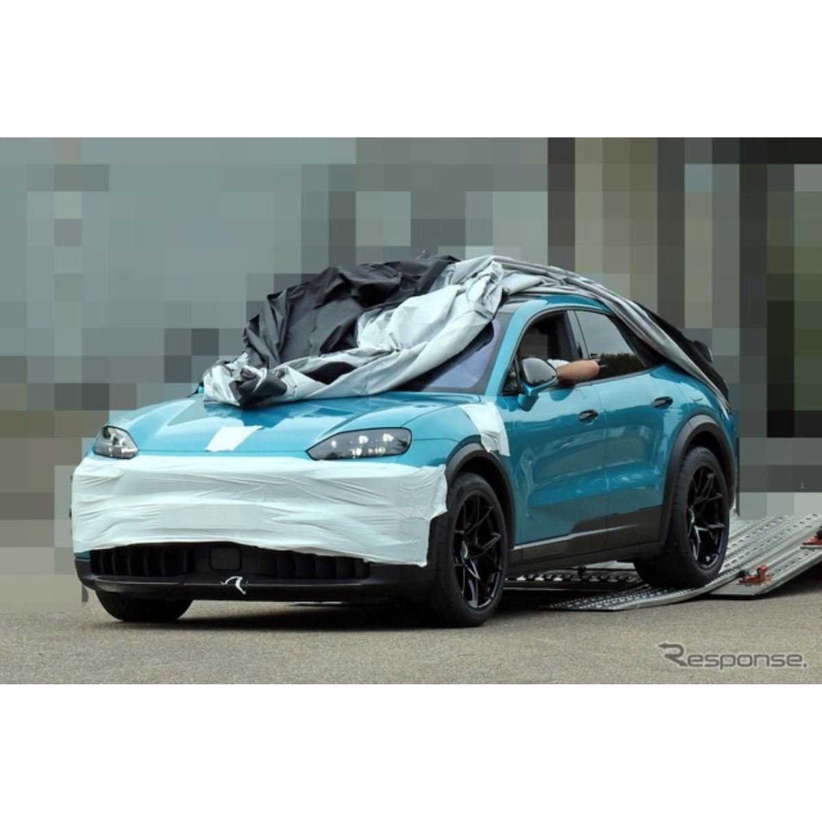 【ポルシェ カイエン ターボ】ペーパーウェイト メタルカー　非売品 ポルシェ『カイエン クーペEV』が1200ps超に!? 最強仕様「ターボGT」か