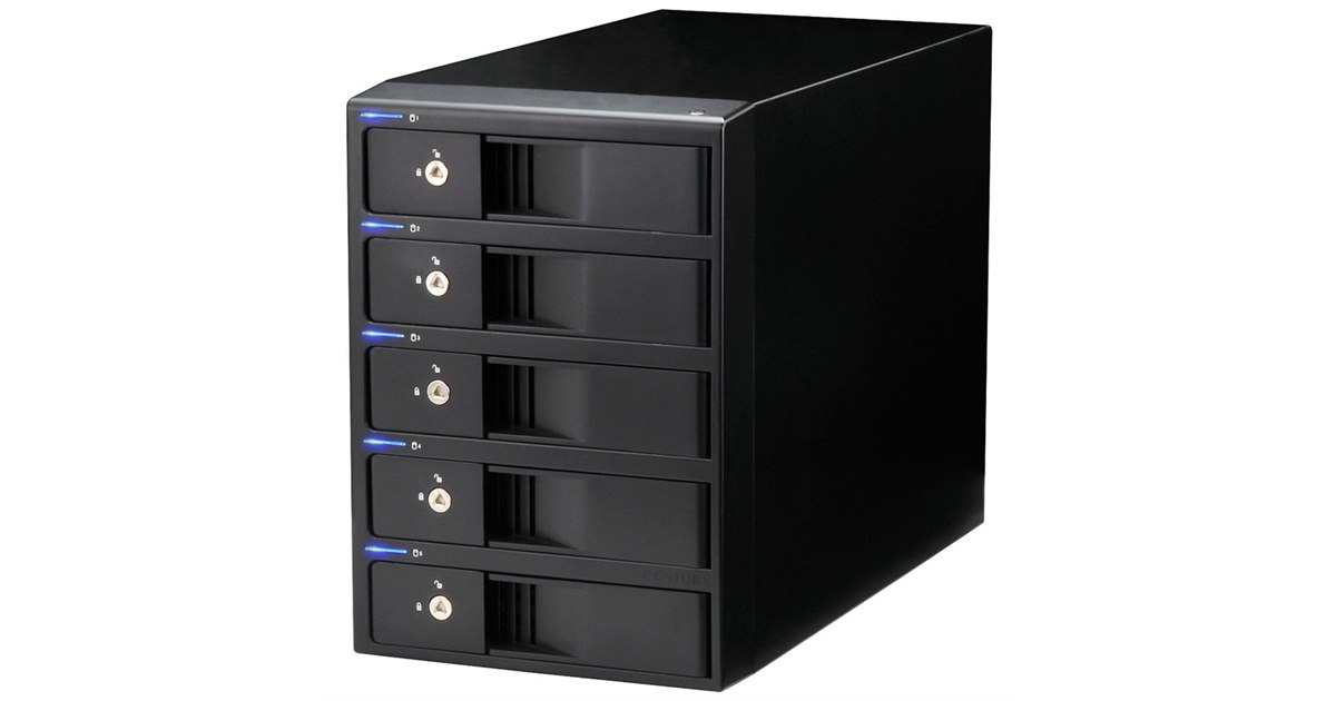 センチュリー、ケーブル1本で5台のHDDを認識する「裸族の集合住宅5Bay