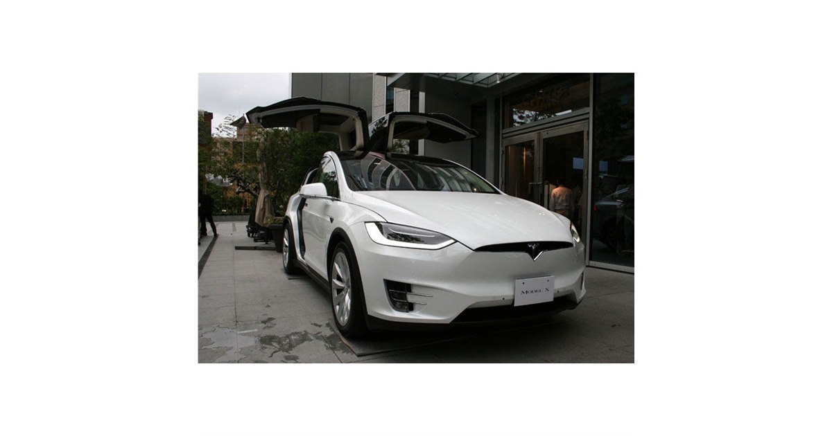 テスラX2台　TESLA MODEL X テスラ モデルX　マッチボックス　白２ テスラX2台 TESLA MODEL X テスラ モデルX マッチボックス 白2