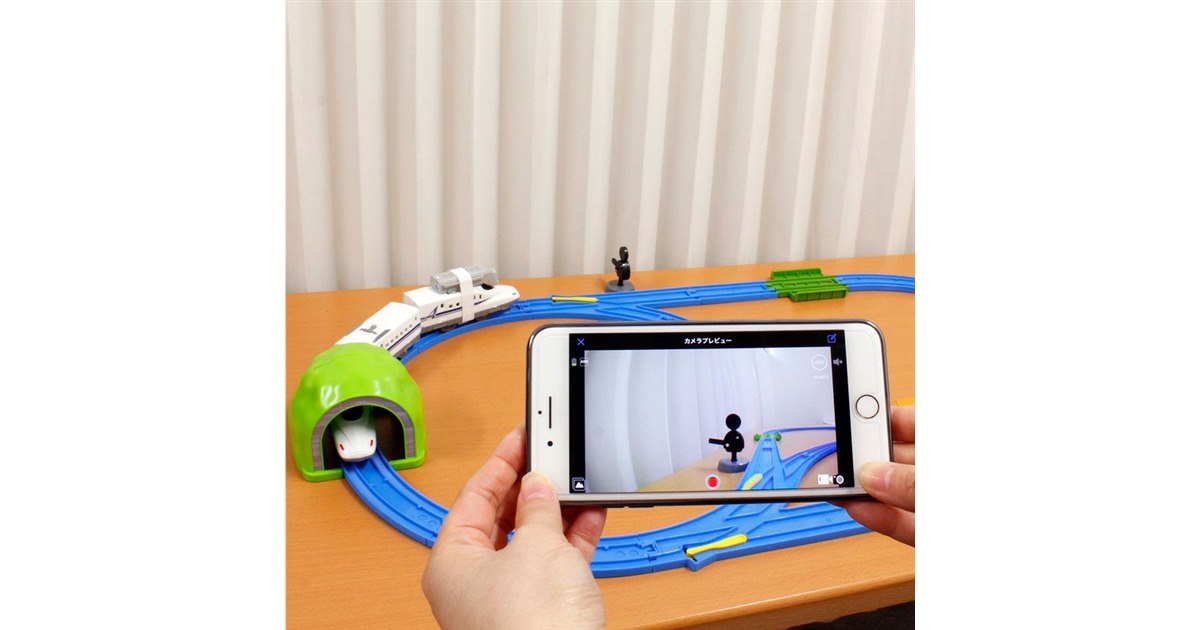 気分は運転手！おもちゃの電車に取付けて撮影&スマホで動画が