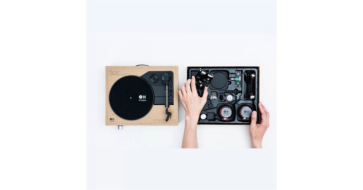 ユーザーの手で組み立てるポータブルDIYレコードプレーヤー「SPINBOX