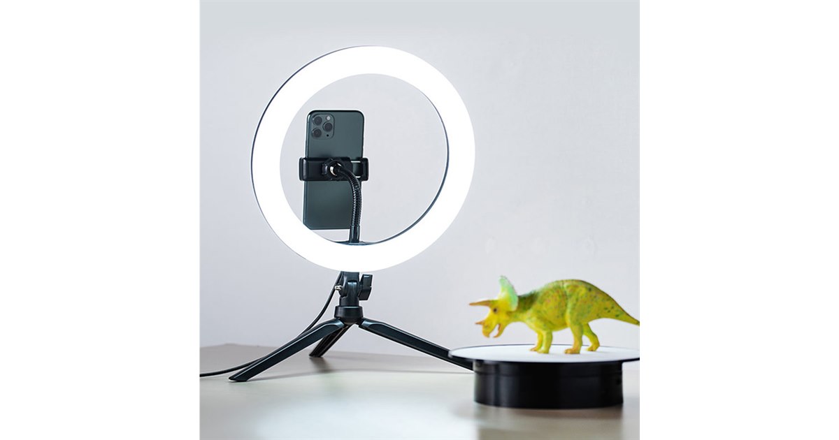 サンワ、スマホ用ホルダーを装備したLEDリングライト「200-DGCAM019