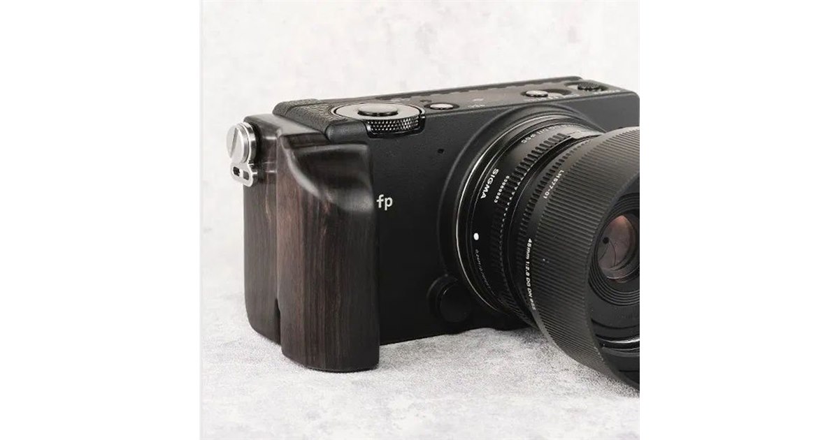 焦点工房、小型フルサイズミラーレス「SIGMA fp」専用のウッドグリップ - 価格.com