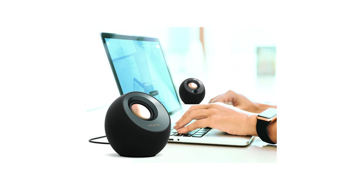 クリエイティブ、球形状のBluetooth対応スピーカー「Creative Pebble