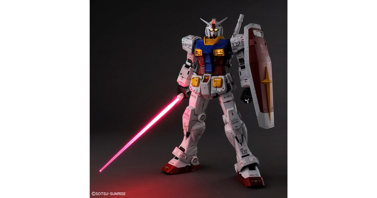 ビーム・サーベルが光る、ガンプラ「PG UNLEASHED 1/60 RX-78-2
