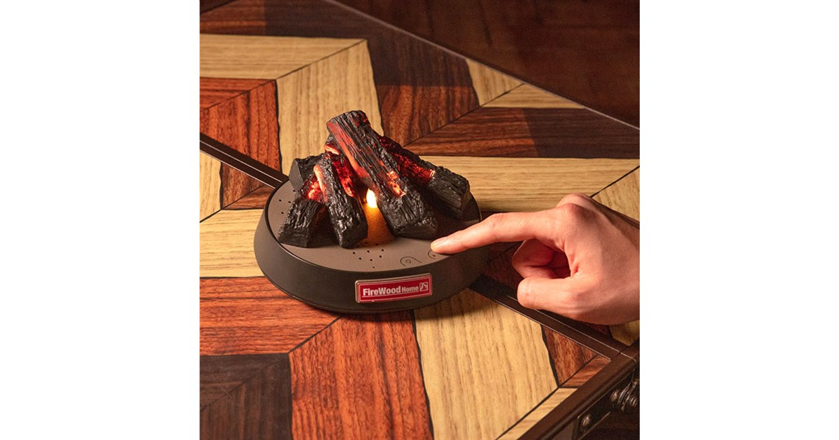 炎のゆらぎとパチパチ音を再現した“たき火ガジェット”「FireWood Home