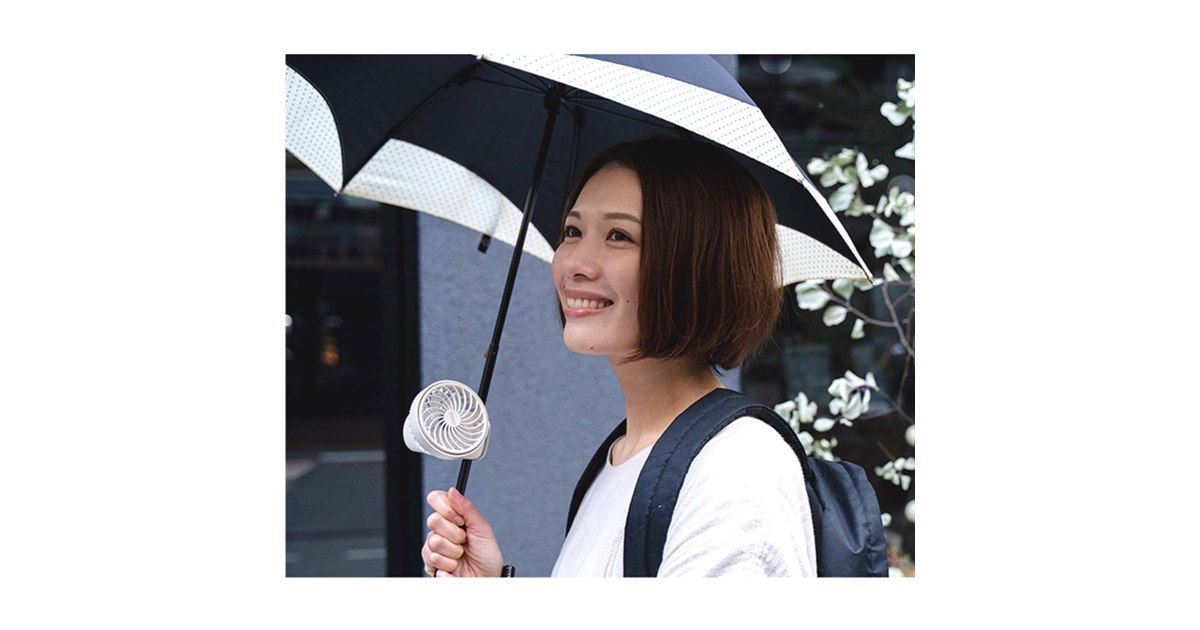 日傘やリュックの肩紐にも挟める、4WAYタイプのハンズフリーファン