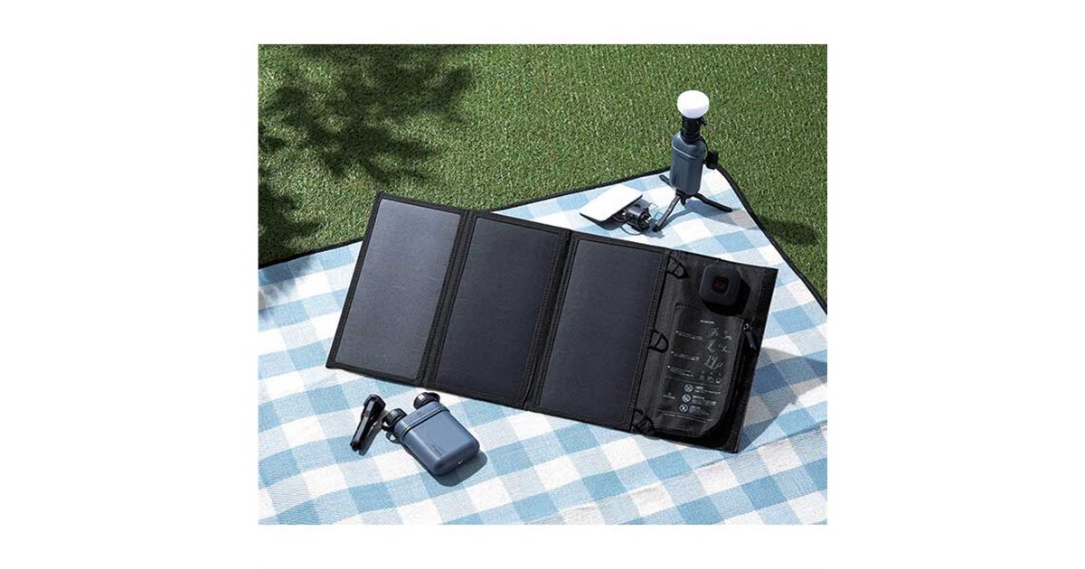 エレコム、折りたたみ可能な3枚パネル仕様のモバイルソーラー充電器