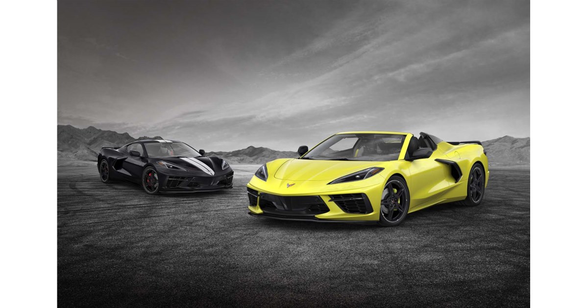 クーペとコンバーチブル合わせて40台限定 エンジンまわりが特徴的な