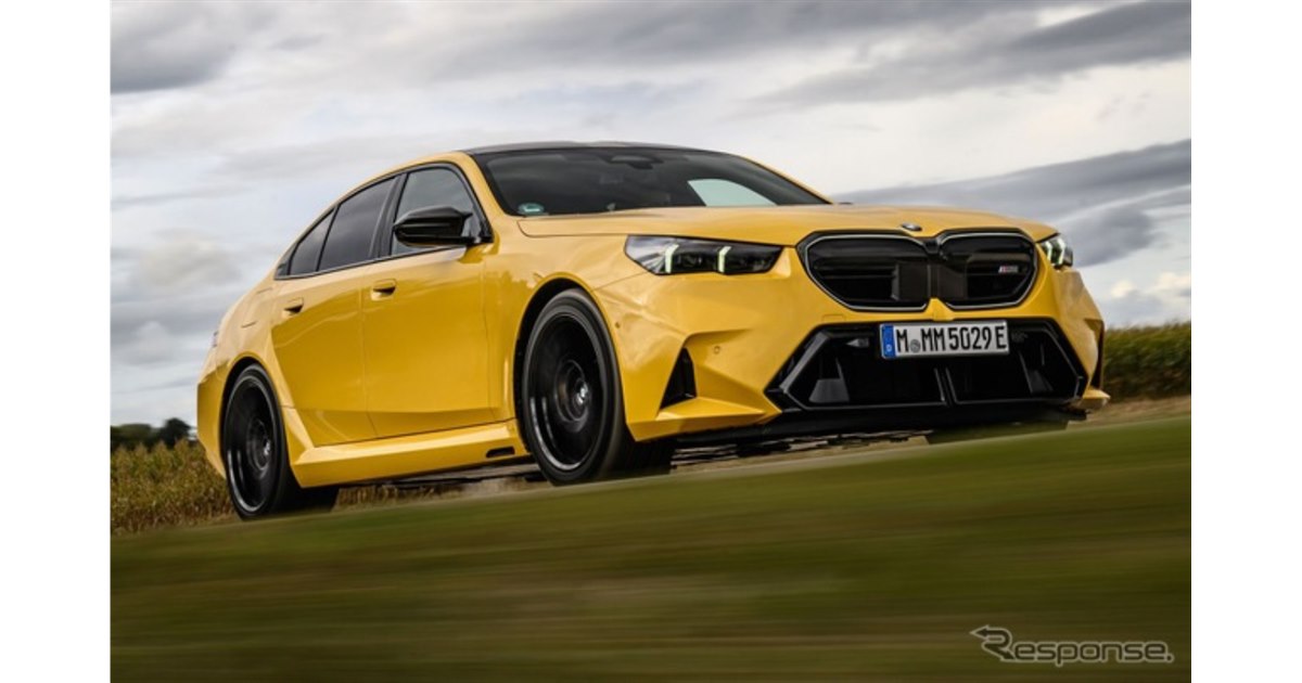 スピードイエロー鮮やかに、ハイブリッド高性能セダンに進化した新型