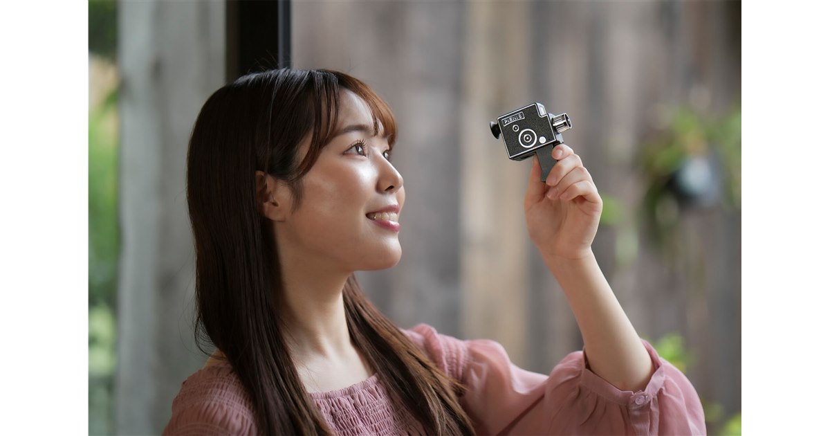 8,470円、8mmフィルムカメラのデザインをイメージした小型トイデジタル