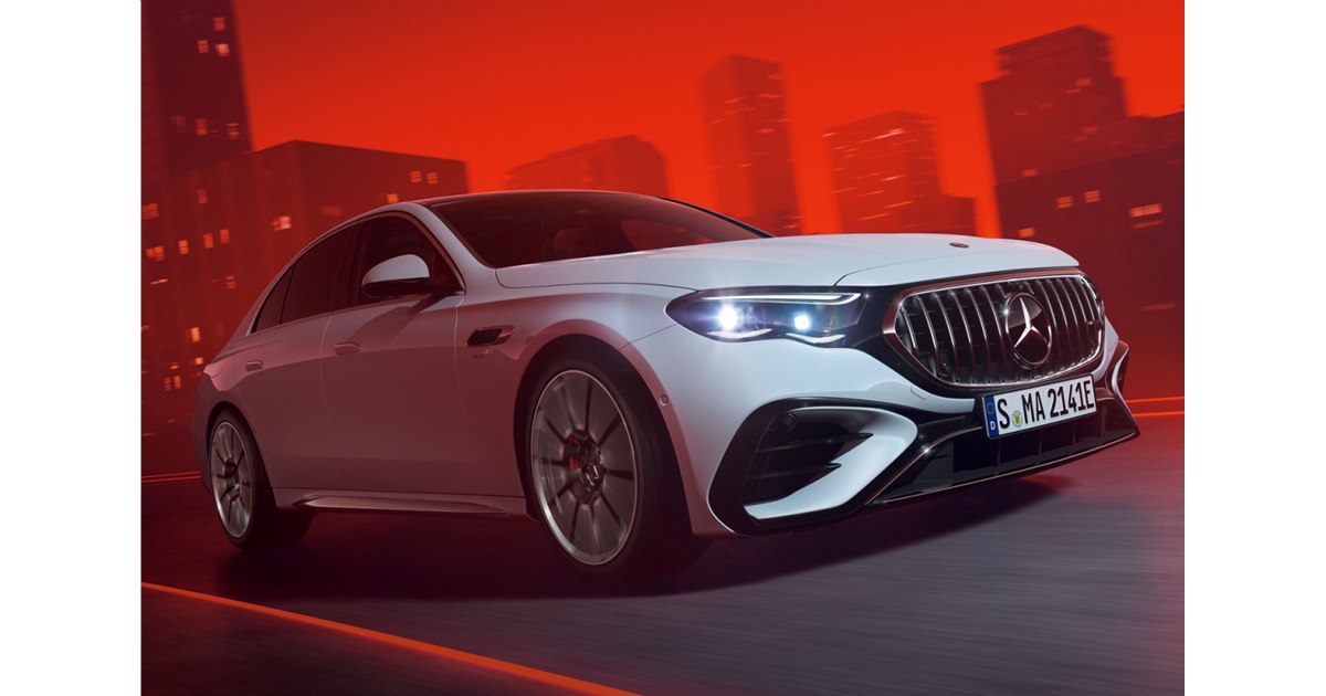 ベンツAMG マウンテンパーカー Sサイズ ブラック/ホワイト/レッド ベンツAMG マウンテンパーカー Sサイズ ブラック/ホワイト/レッド