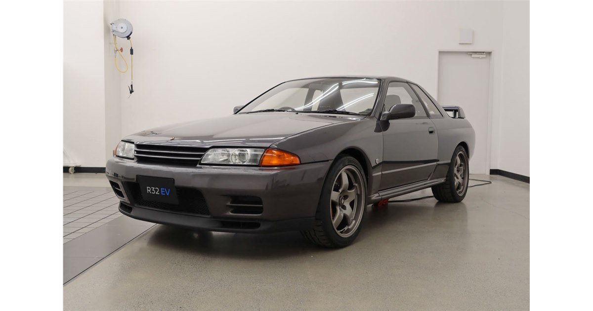 Nissan Skyline GT-R R32 東京オートサロン2025 限定版 東京オートサロン 2025】R32EV トークショー - YouTube