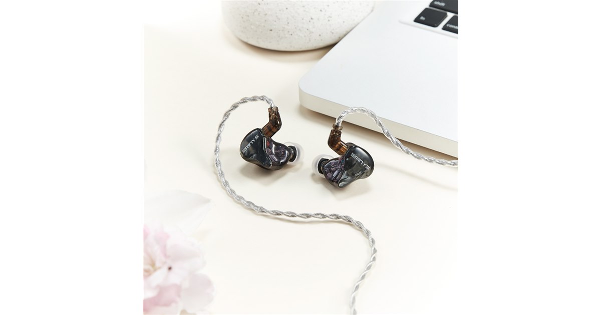 AZLA×qdcのコラボで誕生、限定生産ハイエンドゲーミングIEM