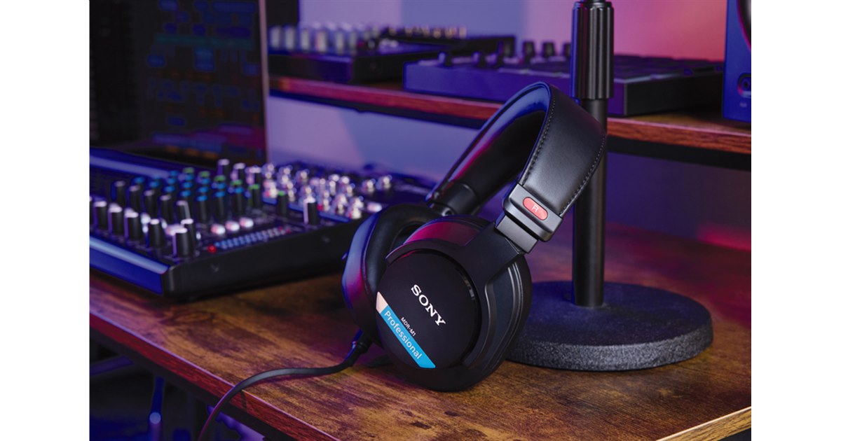 ソニー、密閉型スタジオモニターヘッドホン「MDR-M1」を日本国内