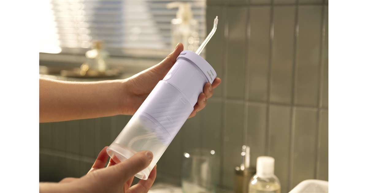 フィリップス、折りたたみ式タンクを搭載した口腔洗浄器「ソニッケアー