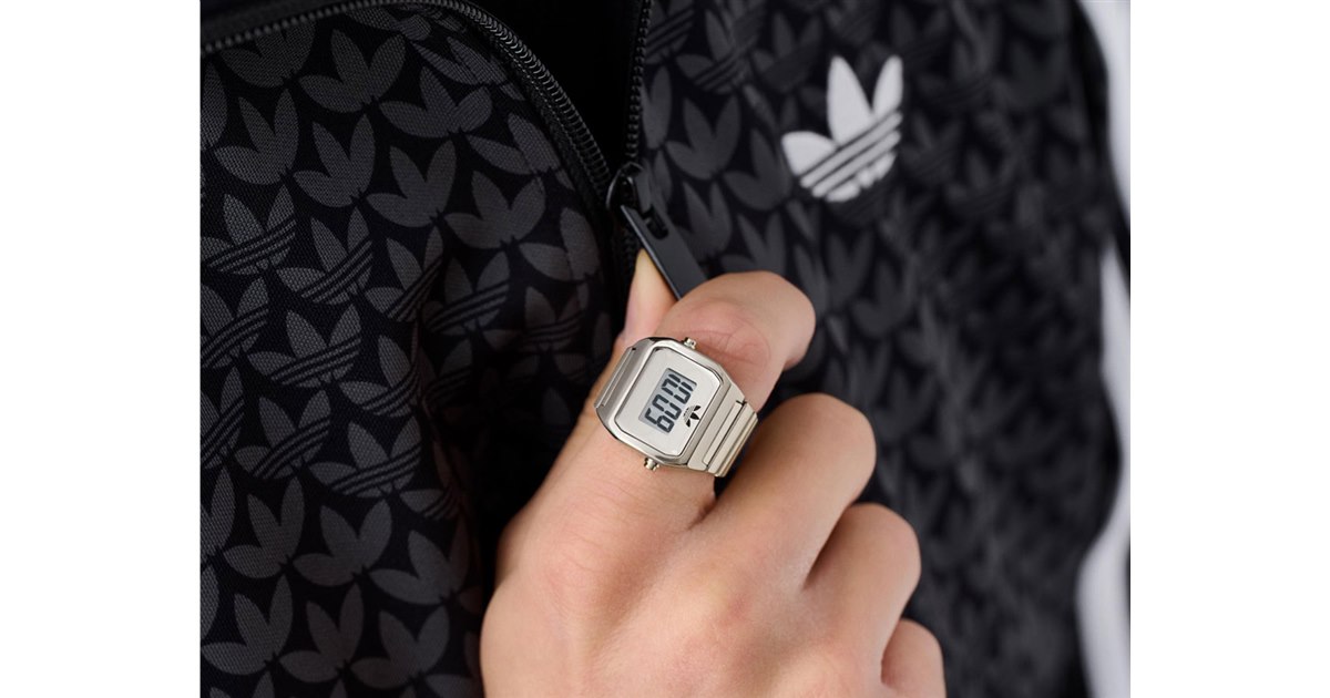 アディダス、指に装着する初のリングウォッチ「DIGITAL TWO RING