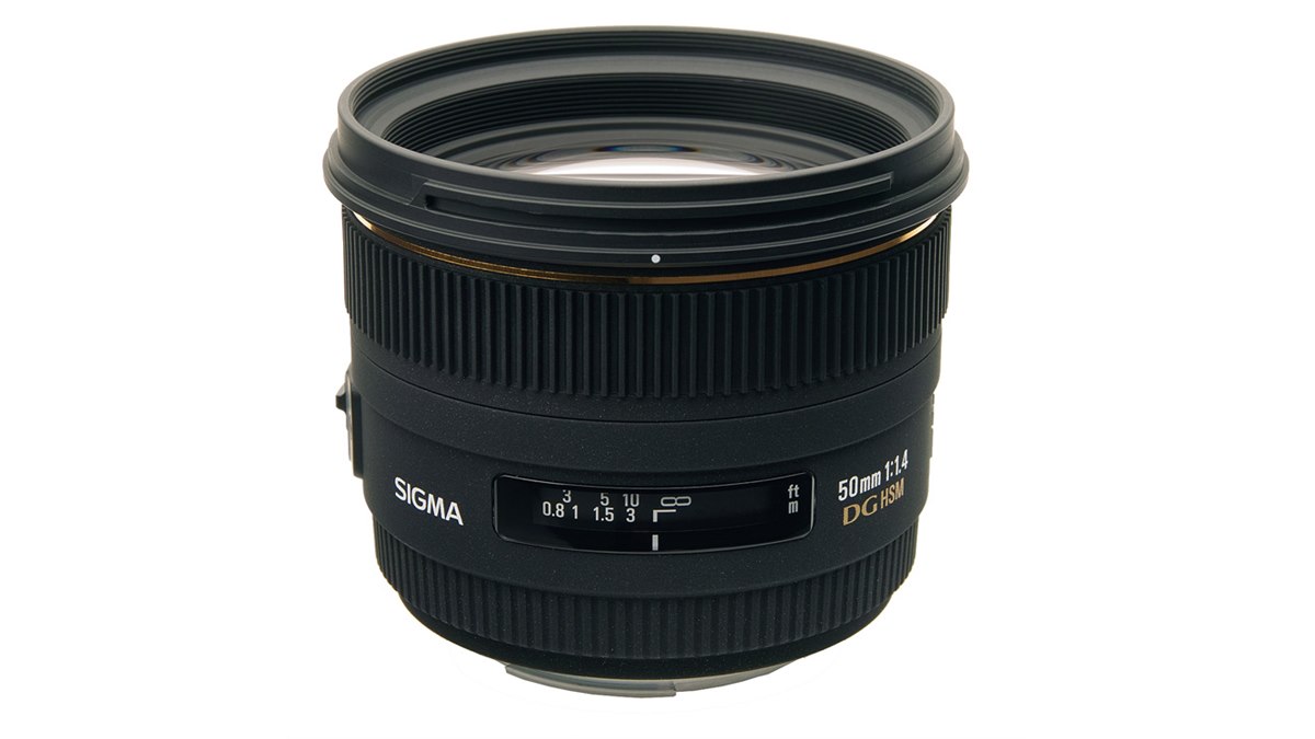 シグマ、単焦点レンズ「50mm F1.4 EX DG HSM」 - 価格.com