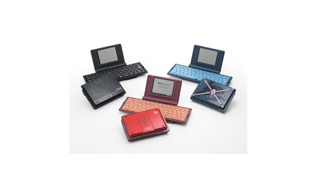 キングジム、ガンダムとコラボした数量限定ポメラ - 価格.com