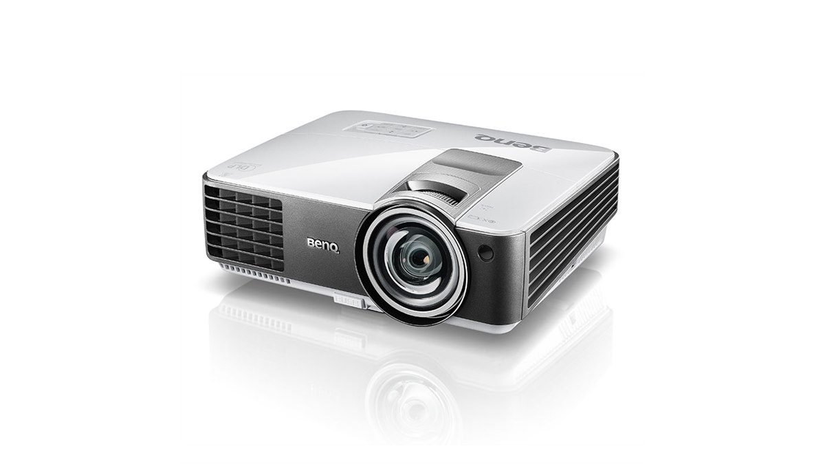 BenQ、1mで95型表示が可能な超短焦点プロジェクター - 価格.com