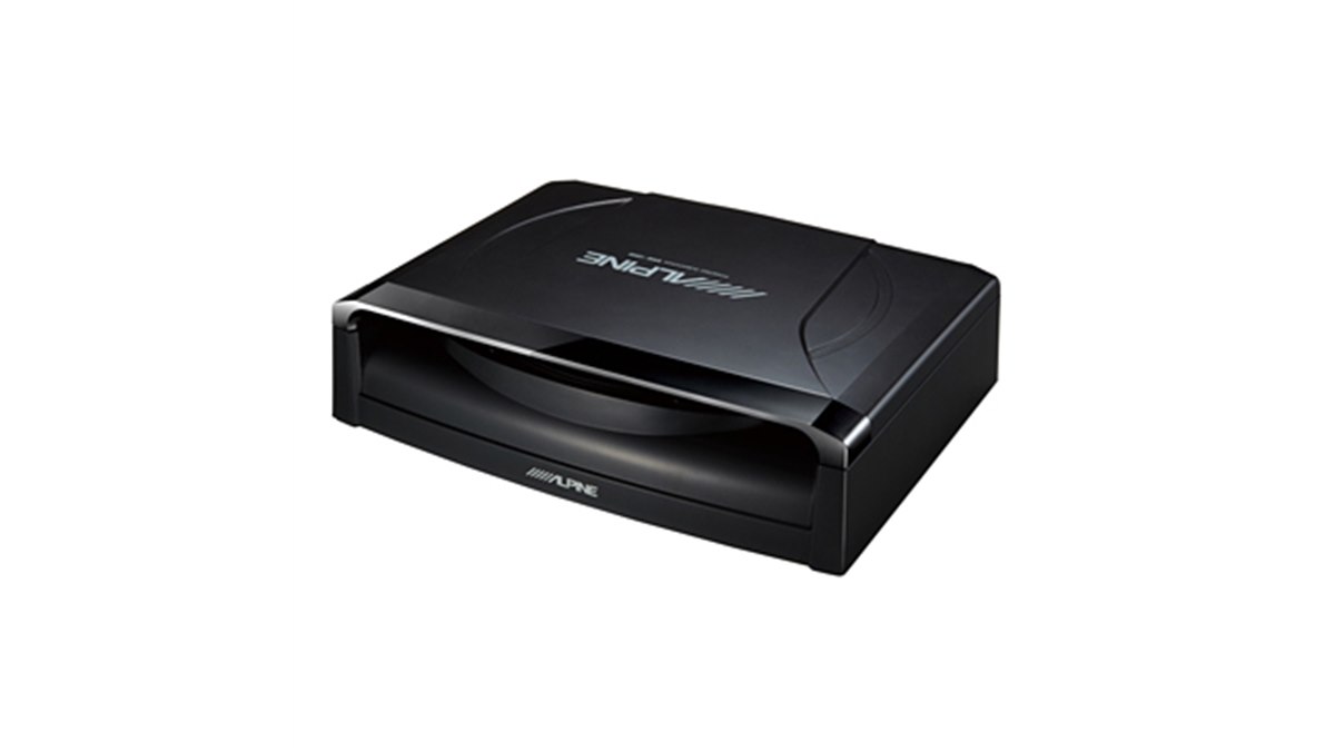 アルパイン、フロントシート下に設置できるパワードサブウーハー