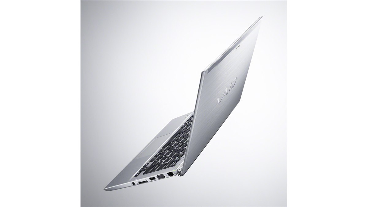 ソニー、フルフラットデザインのUltrabook「VAIO T」 - 価格.com