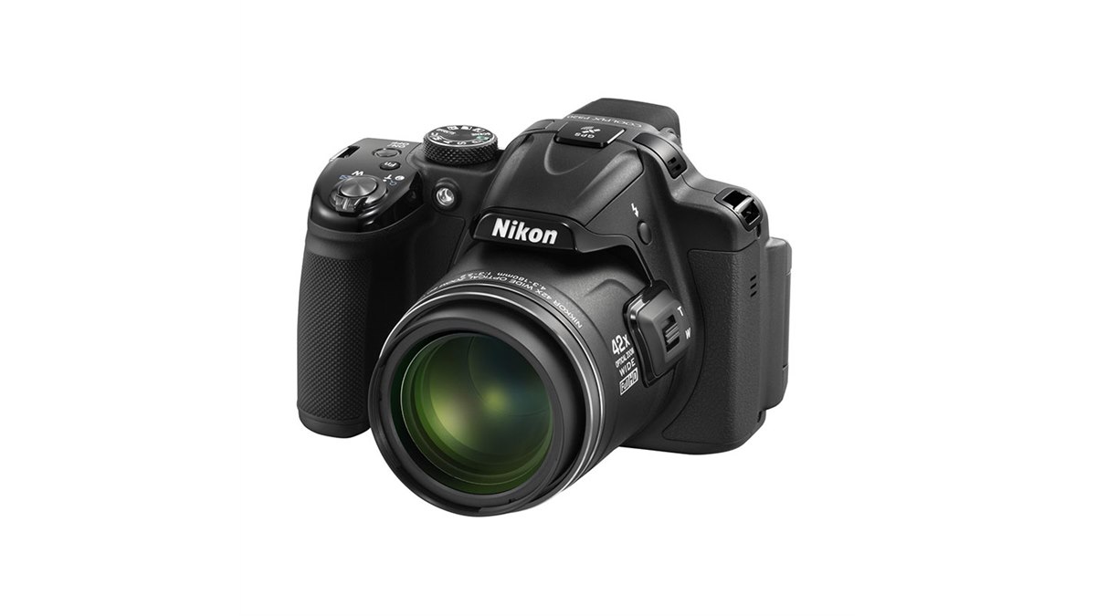 ニコン、光学42倍ズーム＆バリアングル液晶搭載の「COOLPIX P520
