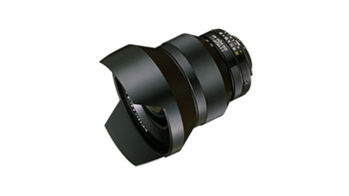 コシナ、F2.8の超広角単焦点レンズ「Distagon T* 2.8/15